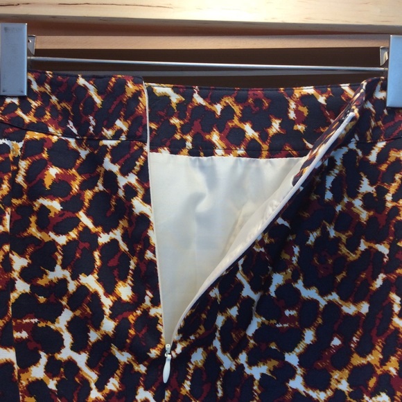 🐆 Leopard Pencil Skirt - Picture 3 of 6